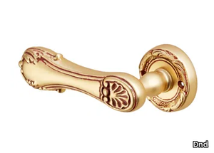 THANYA - Brass door handle on rose _ Dnd