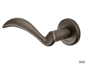 ILARIA - Brass door handle on rose _ Dnd