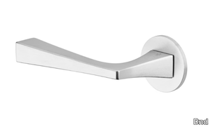ROBERTA - Brass door handle on rose _ Dnd