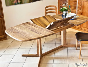 9224C - Wooden table _ Dyrlund