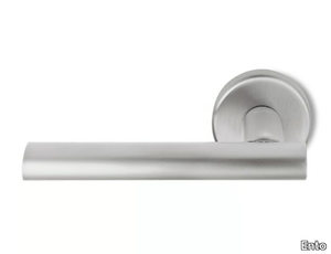 SMART - Contemporary style metal door handle on rose _ Ento