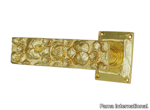 FLOWER FL14 - Brass door handle on rose _ Fama International