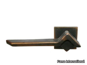 GAUDIUM MG2052 - Bronze door handle on rose _ Fama International