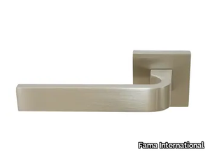 ITALIAN DESIGN - MENTUCCIA - Door handle on rose _ Fama International