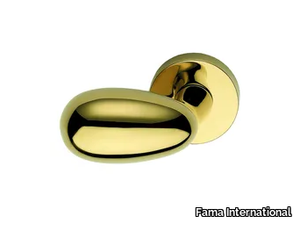 ITALIAN DESIGN - PILEA - Brass door handle on rose _ Fama International