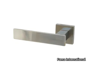 ITALIAN DESIGN - VITTORIA - Door handle on rose _ Fama International