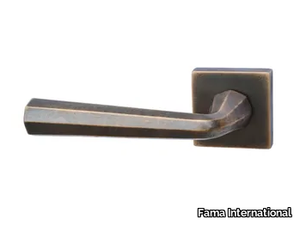 LATUS MG2292 - Bronze door handle on rose _ Fama International