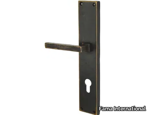 LATUS MG2361 - Bronze door handle on back plate _ Fama International