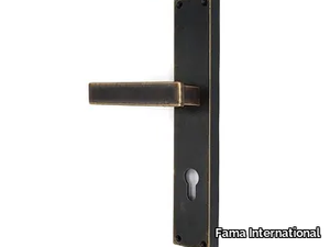 LATUS MG2321 - Bronze door handle on back plate _ Fama International