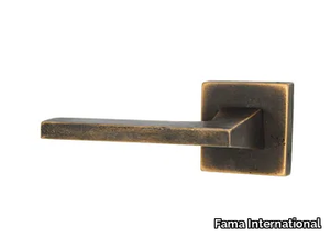 LATUS MG2402 - Bronze door handle on rose _ Fama International