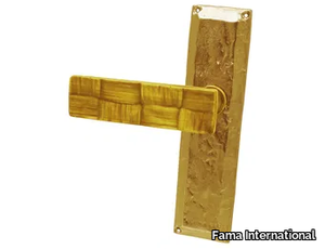 RAPHIA RP14 SU PLACCA - Brass door handle on back plate _ Fama International