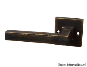 LATUS MG2362 - Bronze door handle on rose _ Fama International