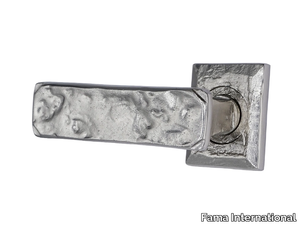 MARTELE Z14 - Brass door handle on rose _ Fama International