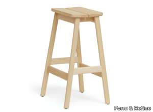 ANGLE STANDARD 65 - High beech stool with footrest _ Form & Refine