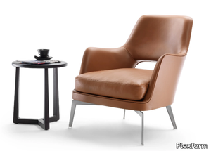 GATSBY - Leather armchair with armrests _ Flexform