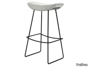 KYA KITCHEN STOOL WIRE FRAME - Sled base leather stool with footrest _ Freifrau