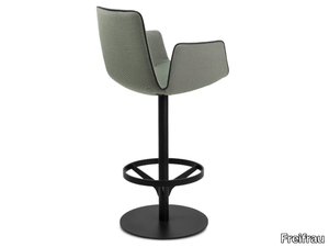 AMELIE COUNTER ARMCHAIR HIGH - Swivel high fabric stool with armrests _ Freifrau