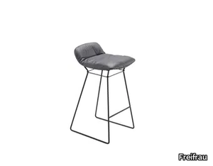 LEYA COUNTER STOOL LOW - Upholstered sled base leather stool _ Freifrau