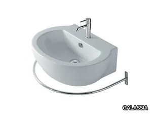 EL1 62 - Wall-mounted ceramic washbasin with towel rail _ GALASSIA