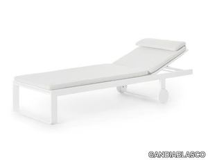 FLAT - Recliner sun lounger with castors _ GANDIABLASCO