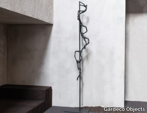 TO DEPEND - Bronze sculpture _ Gardeco Objects