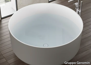 FIO - Mineraltek round freestanding bathtub _ Gruppo Geromin