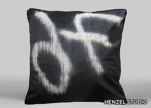 UNITLED (1976) - ART96 - Square velvet cushion with removable cover _ HENZEL STUDIO