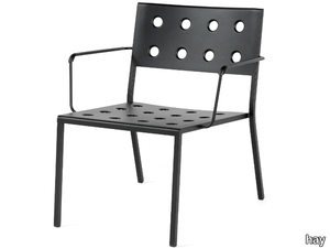 BALCONY - Garden powder coated steel easy chair with armrests _ Hay