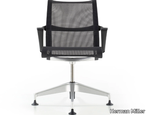 SETU - With 4-spoke base fabric chair with armrests _ Herman Miller