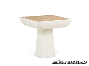 MUBA I - Square oak coffee table _ JOSÉ LEITE DE CASTRO