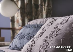 PETALI - Embroidered linen pillow case _ LA FABBRICA DEL LINO