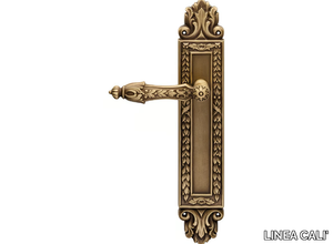 ARCADIA - Brass door handle on back plate _ LINEA CALI'