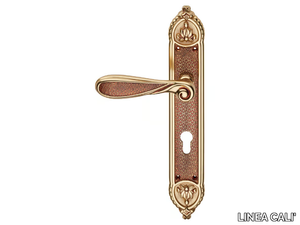 AISHA - Brass door handle on back plate _ LINEA CALI'