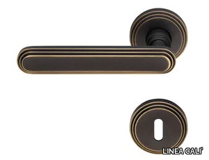 CHIC - Brass door handle on rose _ LINEA CALI'