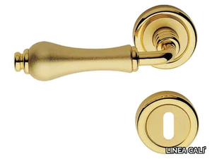 ALDAR - Classic style brass door handle on rose with lock _ LINEA CALI'