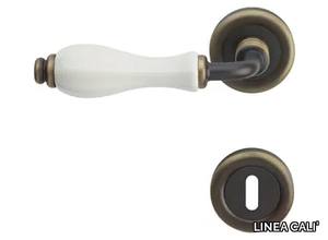 ERICA - Classic style metal door handle on rose with lock _ LINEA CALI'