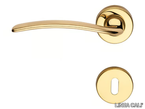 PIUMA - Classic style brass door handle on rose with lock _ LINEA CALI'