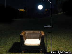 BUTLER - LED metal floor lamp with shelf _ Linea Light Group