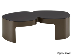 PUKKA - Tempered glass and wood coffee table _ Ligne Roset