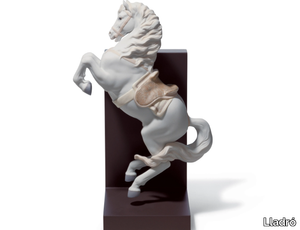 HORSE ON COURBETTE - Porcelain decorative object _ Lladró