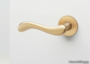 ANDE - Brass door handle on rose _ Mandelli1953