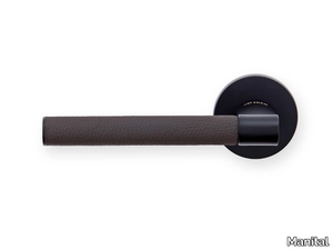 HEY LEATHER - Brass door handle on rose _ Manital