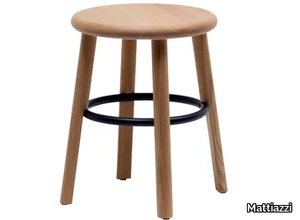 MC5 SOLO - Low oak stool with footrest _ Mattiazzi