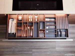 Smoked Oak Drawers and Pan Drawers Accessories