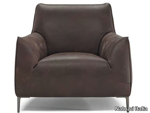 DOLLY - Leather armchair with armrests _ Natuzzi Italia