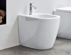 OVVIO - Floor mounted ceramic bidet _ Nic