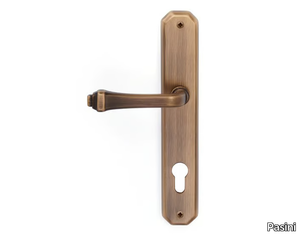 CREOLA CLASSIQUE - Brass door handle on back plate with lock _ Pasini