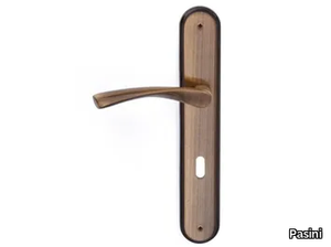 NINFA EASY - Brass door handle on back plate with lock _ Pasini