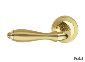 CLASSIC EASY - Brass door handle on rose _ Pasini
