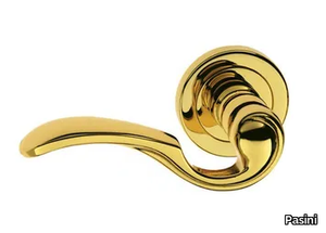 COLONIA CLASSIQUE - Brass door handle on rose _ Pasini